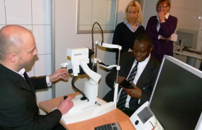 Dr. Kenya Mugisha zu Besuch in der Augenklinik Ahaus