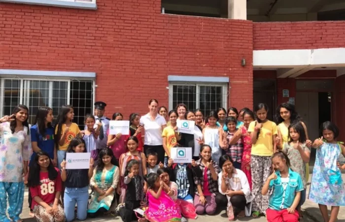 Augenärztin Dr. med. Maria Rose und OP-Schwester Marianne Timmermeester im Eye-Camp in Kathmandu, Nepal