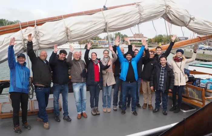 Ärzte haben Spaß während einer Fortbildung und auf dem Segelschiff