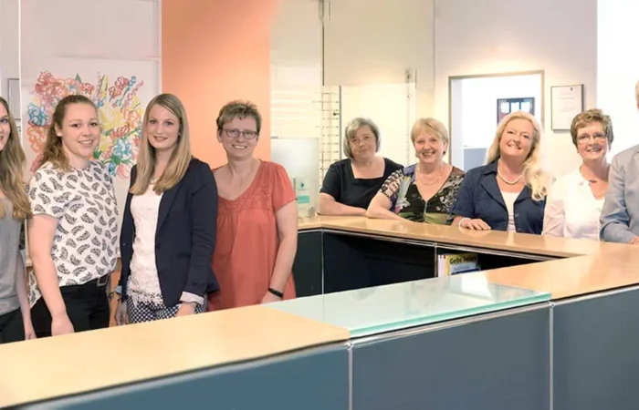 Dr. med. Reinhard Terlinde mit seinem Praxisteam