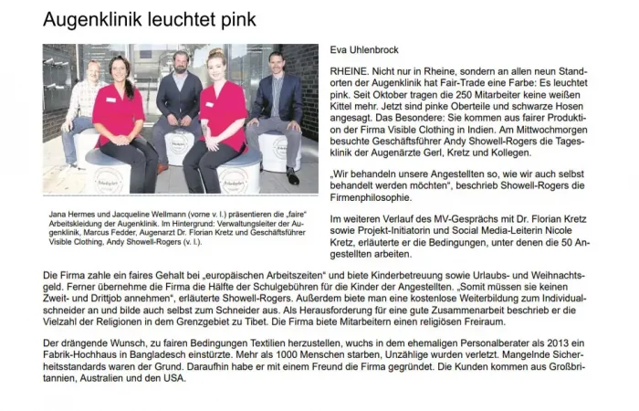 Jana Hermes und Jacqueline Wellmann (vorne v. l.) präsentieren die „faire“ Arbeitskleidung der Augenklinik. Im Hintergrund: Verwaltungsleiter der Augenklinik, Marcus Fedder, Augenarzt Dr. Florian Kretz und Geschäftsführer Visible Clothing, Andy Showell-Rogers (v. l.).