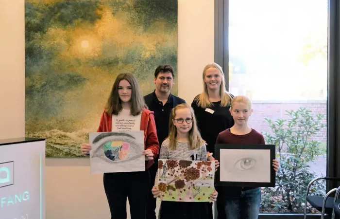 V. l. n. r.: Liselotte Kramer, dr. med. (Univ. Bud.) Matthias Gerl, Charlotte Amshove, Melina Rauer (Azubi Marketing), Pauline Elkemann