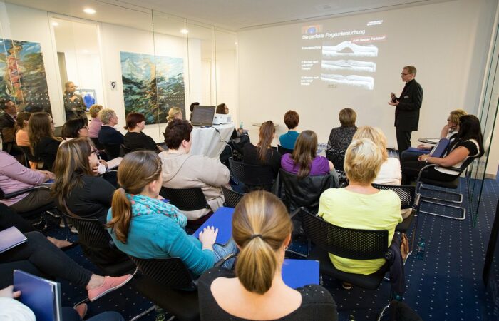 Vorträge für das medizinische Assistenzpersonal zur optischen Kohärenztomographie (OCT)