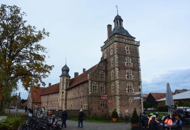 Raesfeld 2 unbearbeitet Schloss Raesfeld Sterndeuterturm andere Seite DSC 1503 - Schloss Raesfeld - Augenärzte Gerl & Kollegen