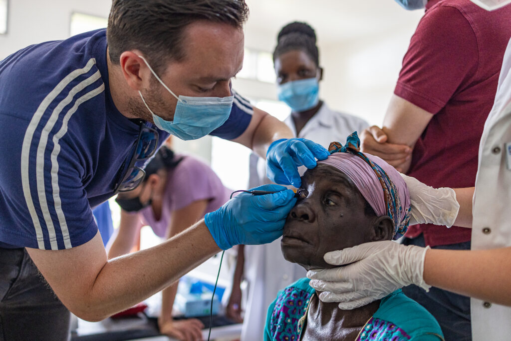 M5 1 - Hilfseinsatz in Uganda - beeindruckende Bilder - Augenärzte Gerl & Kollegen
