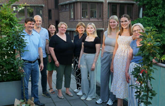 DSC04343 rotated e1720450108420 - Erfolg feiern: Unsere Auszubildenden haben es geschafft! - Augenärzte Gerl & Kollegen