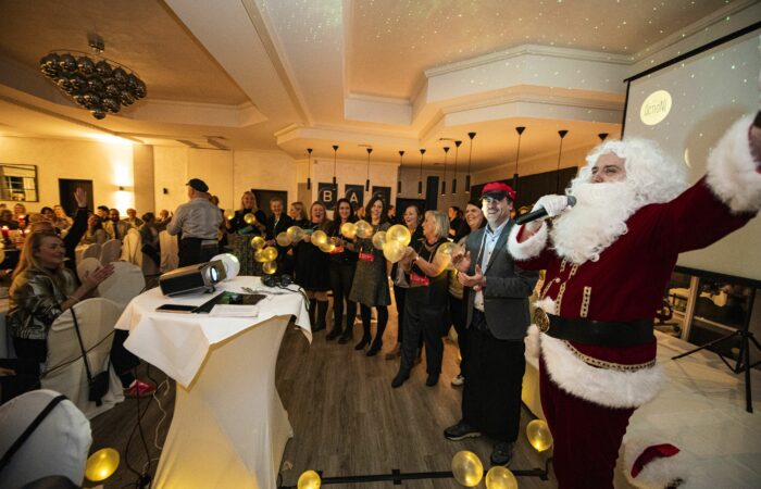 Finale - Weihnachtsfeier 2024 | Rettungsmission bringt Augenärzte Gerl & Kollegen zum Nordpol - Augenärzte Gerl & Kollegen