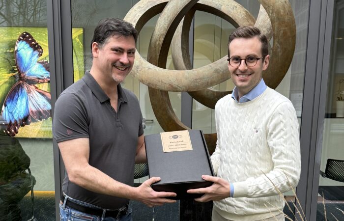 IMG 7182 rotated e1765291899470 - Wir gratulieren! | Herausragender Meilenstein - Augenärzte Gerl & Kollegen