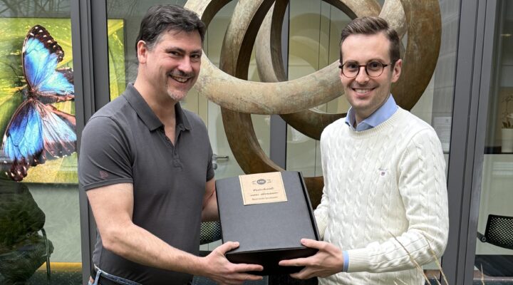 IMG 7182 rotated e1765291899470 - Wir gratulieren! | Herausragender Meilenstein - Augenärzte Gerl & Kollegen